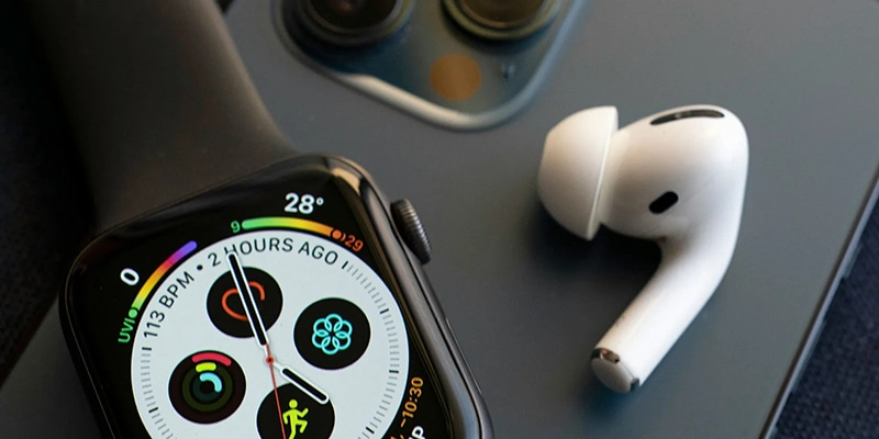 اتحادیه اروپا از تصمیم جنجالی خود عقبنشینی کرد؛ اپل واچ و AirPods نفس راحتی کشیدند apple watch and airpods